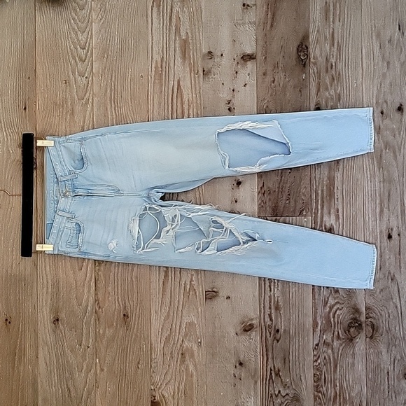 American Eagle Size 00 Light Wash Mom Straight Jean - Picture 1 of 7